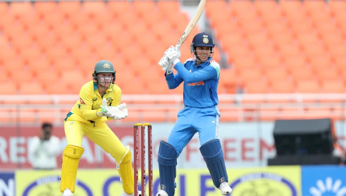 भारत की शेरनियों का जलवा: Smriti Mandhana के शतक और दीप्ति शर्मा के ऑलराउंड प्रदर्शन से ऑस्ट्रेलिया पर 102 रनों की शानदार जीत