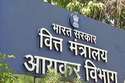 एक दिन की बढ़ोतरी पर नाराजगी: CAs और करदाता ITR डेडलाइन पर बरसे