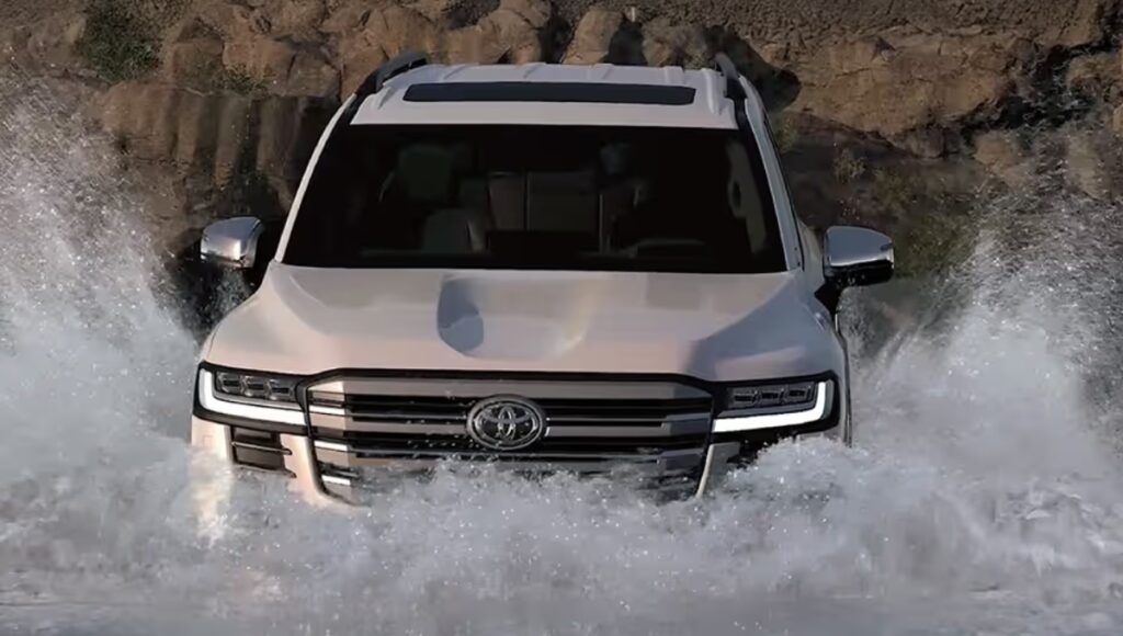Toyota Land Cruiser 300 2025: 5-स्टार सुरक्षा, लग्ज़री फीचर्स और प्रीमियम SUV कीमत ₹1.5 करोड़ से शुरू