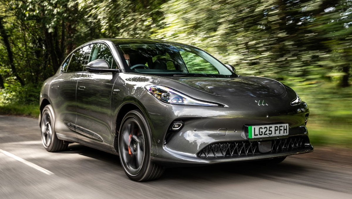 MG IM6: स्मार्ट इलेक्ट्रिक कार 10 मिनट में फास्ट चार्जिंग के साथ कीमत और खूबियां