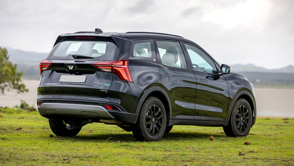 Mahindra XUV700 SUV रिव्यू: ₹30.99 लाख में मिले ADAS और 12-स्पीकर हाईटेक फीचर्स
