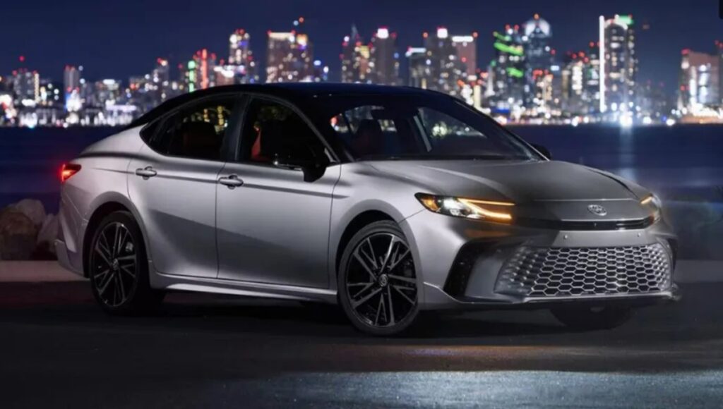 Toyota Camry 2025: ₹45 लाख में शानदार फीचर्स और दमदार परफॉर्मेंस