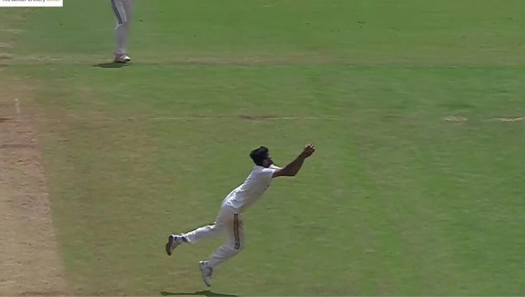 दिल्ली टेस्ट में Washington Sundar का जादुई अंदाज वेस्ट इंडीज के बल्लेबाज Alec Athanase आउट
