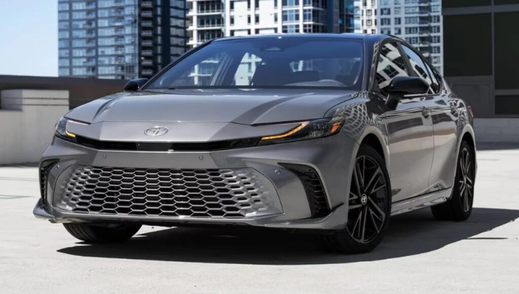 Toyota Camry 2025: ₹45 लाख में शानदार फीचर्स और दमदार परफॉर्मेंस