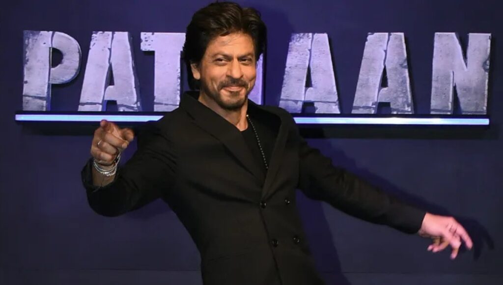 Shah Rukh Khan अब BILLIONAIRE: बॉलीवुड के बादशाह ने Taylor Swift को पछाड़ा, बन गए दुनिया के सबसे अमीर एंटरटेनर