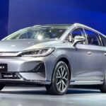 BYD eMAX 7: दमदार इलेक्ट्रिक MUV, 530 km की रेंज और लग्ज़री फीचर्स के साथ