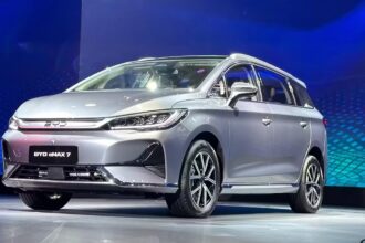 BYD eMAX 7: दमदार इलेक्ट्रिक MUV, 530 km की रेंज और लग्ज़री फीचर्स के साथ