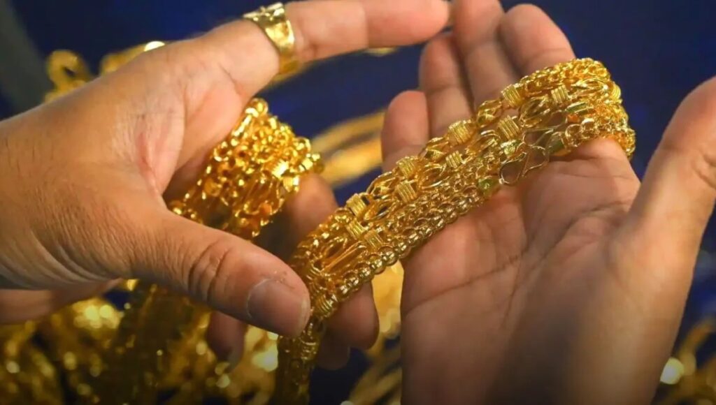 आज के Gold Price में गिरावट जानें 22 कैरेट और 24 कैरेट सोने की कीमतें
