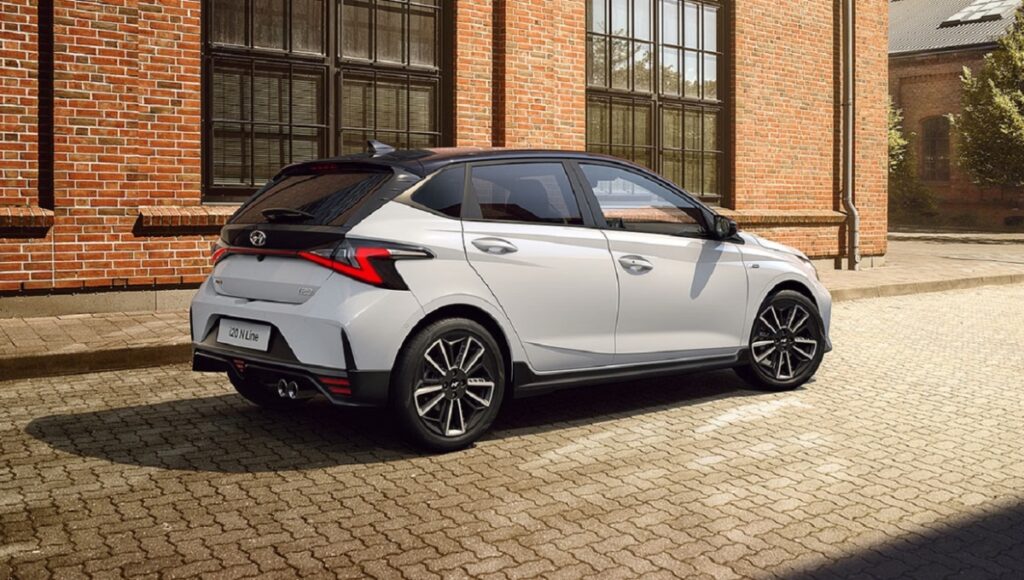 Hyundai i20: सिर्फ ₹8.5 लाख में स्टाइलिश हचबैक, 87bhp पावर और 10.25” टचस्क्रीन