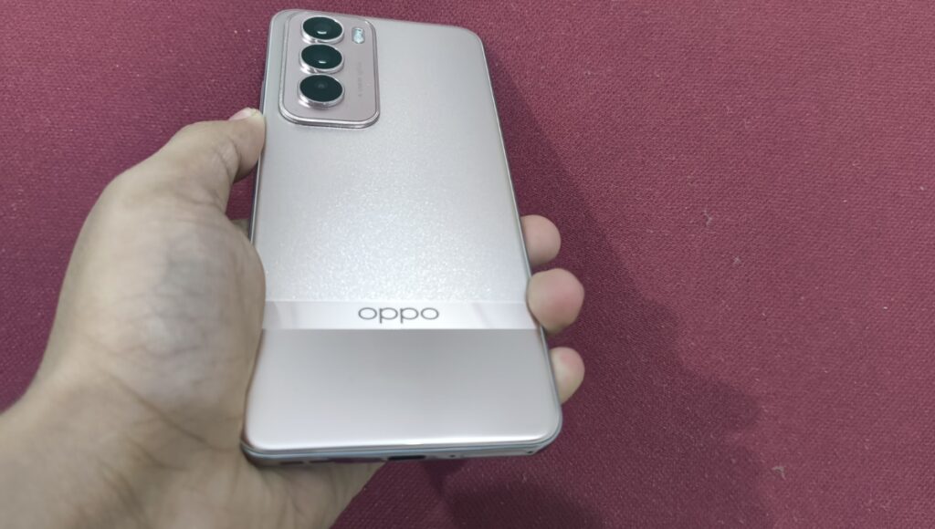 OPPO Reno 12 Pro 5G Review: स्टाइलिश डिजाइन और 4K कैमरा वाला जबरदस्त स्मार्टफोन व्लॉगर्स के लिए बेस्ट डील