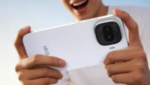 iQOO 15R भारत में हुआ टीज़: पावर, बैटरी और कैमरा का नया संतुलन